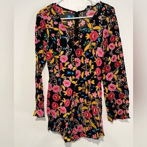 Express floral romper
Size 2
NWT